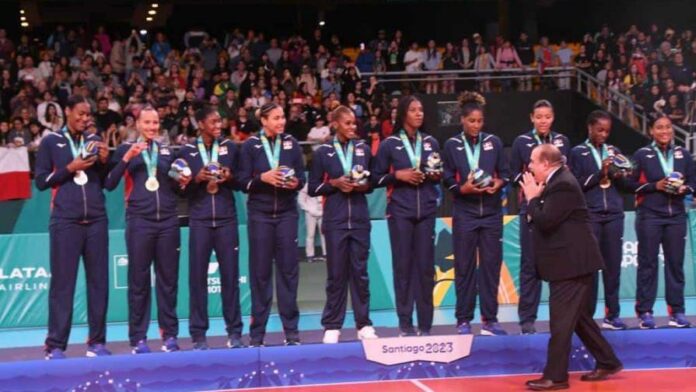 cristobal-marte-premiacion-reinas-del-caribe-oro-juegos-panameicanos--2023-10-30-at-3.09.20-pm-focus-0-0-896-504