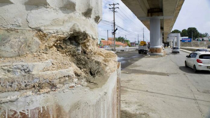 corrigen-filtraciones-en-columna-del-metro-por-el-huracan-melissa-c8fa67b5-focus-0-0-896-504