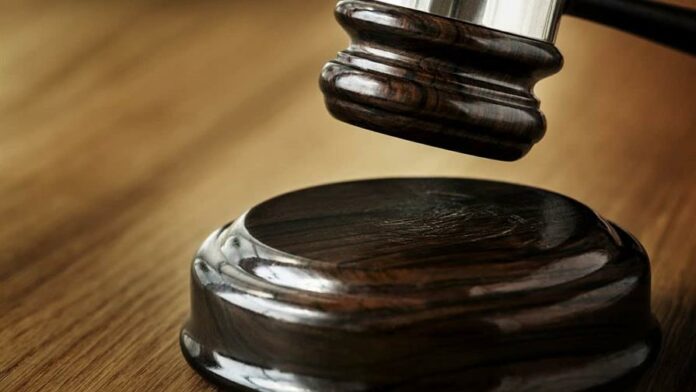 primer-plano-del-concepto-de-juicio-de-mazo-58194c85-focus-0-0-896-504