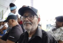 Juan y Rafaela reciben sus títulos de propiedad luego de tres décadas de espera