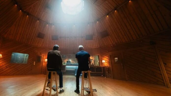 juan-luis-guerra-y-sting-colaboran-por-primera-vez-0d49d122-focus-0-0-896-504