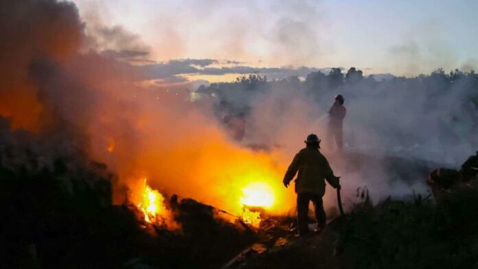 se-registra-incendio-en-vertedero-improvisado-en-los-tres-brazos-30a2fa92-focus-0-0-896-504
