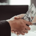 Corrupción estructural y democracias frágiles: el círculo vicioso latinoamericano