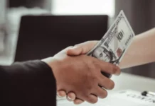 Corrupción estructural y democracias frágiles: el círculo vicioso latinoamericano