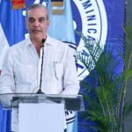 Abinader «se la deja caer» a la oposición en la inauguración del acueducto de Azua