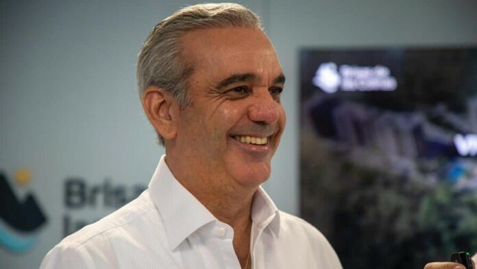 abinader-sostendra-reuniones-con-trump-y-macron-1634e52e-focus-0.02-0.12-896-504