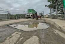 Grieta en el puente fronterizo de Dajabón genera preocupación entre transeúntes