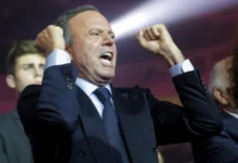 Julio Iglesias demanda a diario español y lo acusa de ‘montaje’ sobre sus abusos sexuales