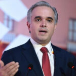 Educación propondrá reglamento para evitar el uso de celulares en horas de clases