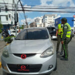 Hombre denuncia más de 70 multas de tránsito pese a no conducir desde hace años