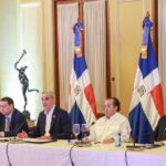 Gobierno y sectores productivos acuerdan medidas contra impacto de crisis internacional