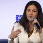 Dice no hacen falta los Castro ni cúpula para transición en Cuba