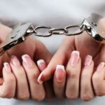 Una dominicana arrestada por participar en explotación sexual de sus hijas en red internacional