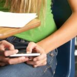 Educación socializa regular el uso de celulares en centros educativos públicos y privados