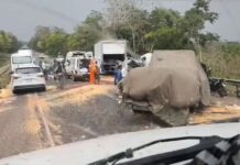Cinco heridos durante choque de dos camiones y un motor en la circunvalación Santo Domingo