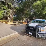 Policía identifica a hombre encontrado sin vida en acera del Jardín Botánico