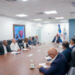 Ministro trata con comerciantes medidas para evitar guerra genere desabastecimiento de productos