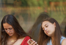 Adicto a la pantalla o pandemia de la soledad; riesgos de salud mental analizados por Luis Vergés