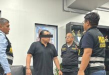 Detienen a funcionario electoral de Perú tras problemas logísticos que retrasaron comicios