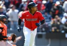 José Ramírez dispara dos jonrones y sigue alcanzando marcas para los Guardianes