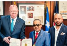 Héctor Acosta «El Torito» es reconocido por el Senado de Puerto Rico por sus 36 años de trayectoria