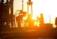 Precios del petróleo escalan con fuerza este miércoles