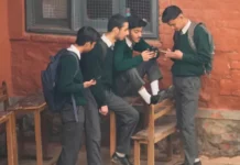 Cinco cosas que debes saber sobre el mayor estudio de prohibición de celulares en escuelas de EEUU
