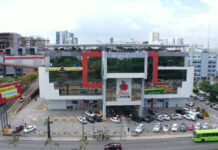 Identifican hombre que se lanzó desde cuarto piso de Plaza Central; PN investiga