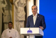 El Gobierno digitaliza el permiso de salida de menores