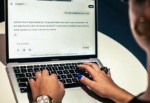Psiquiatra alerta sobre personas que sustituyen terapia y decisiones por consejos de ChatGPT