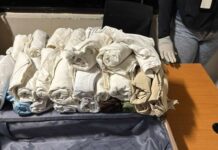 Arrestan colombiana en el AILA con 49 prendas impregnadas de presunta cocaína