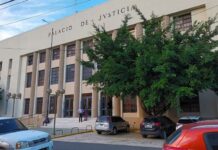Juez impone pago de RD$400 mil a hombre se hacía pasar por fiscal y abogado y que estafó a varios