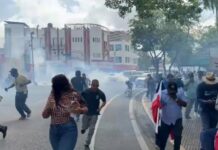 Con bombas lacrimógenas dispersan a manifestantes que marchaban hacia el Palacio Nacional
