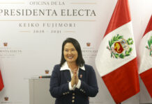 Keiko Fujimori se inviste como presidenta de Perú; noveno cambio de presidente en diez años