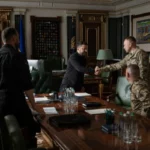 Zelenski destituye al jefe del Ejército en medio de crisis política y militar y ofensiva de Rusia