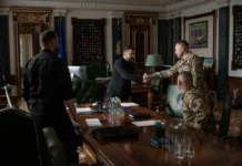 Zelenski destituye al jefe del Ejército en medio de crisis política y militar y ofensiva de Rusia