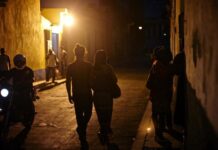 Cuba sufre tercer gran apagón en 10 días; colapsa red elèctrica