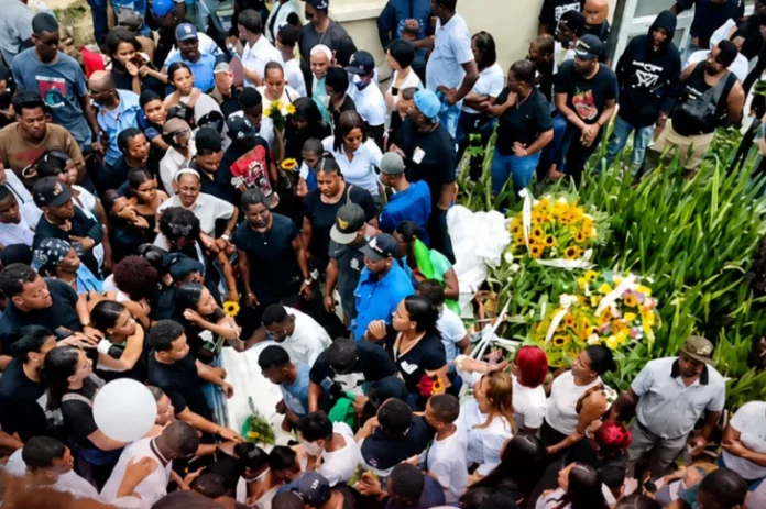 Entre-dolor-y-reclamos-de-justicia-sepultan-a-Darlin-Mercado-en-el-cementerio-Cristo-Redentor-728x484