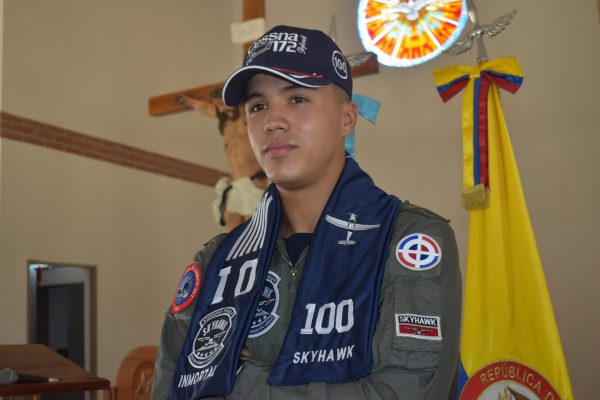 cadete_dominicano_destaca_en_curso_de_vuelo_y_recibe_tradicional_bufanda_en_colombia6-scaled-e1784330953308