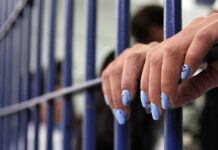 Arrestan a mujer acusada de raptar a su esposo y enviarlo a centro psiquiátrico en medio de divorcio