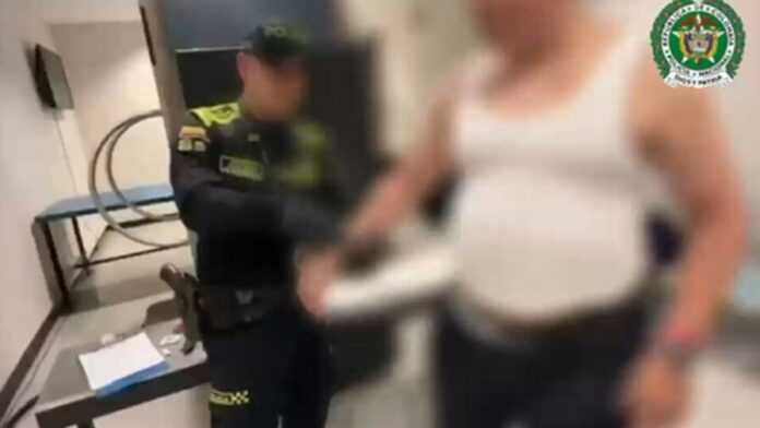 hombre-vestido-de-piloto-viajaba-a-espana-con-10-kilos-de-cocaina-ce1798c4-focus-0-0-896-504
