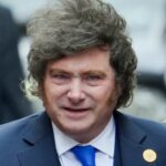 Milei firma un decreto para expulsar a extranjeros que agravien a los argentinos