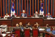 Cambios propuestos al Código Penal no castigan ultraje a funcionarios y reducen cárcel por difamar