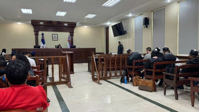 normalizacion-de-audiencias-tras-paro-judicial-en-republica-dominicana-54778843-focus-0-0-896-504 (2)