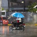 Una onda tropical provocará lluvias, tronadas y ráfagas de viento este domingo