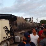 Explosión tanquero de gasolina deja dos muertos y un herido