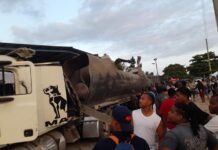 Explosión tanquero de gasolina deja dos muertos y un herido