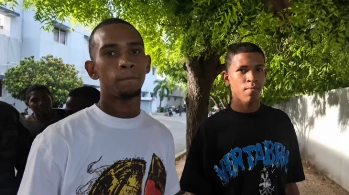 Dos-jovenes-requeridos-por-Dicrim-se-entregan-a-las-autoridades-en-Santo-Domingo-728x408