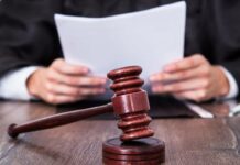 Condenan a tres hombres por falsificar documentos judiciales