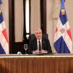 Abinader dice que el Gobierno supervisa comercios chinos y revisa declaraciones en Aduanas